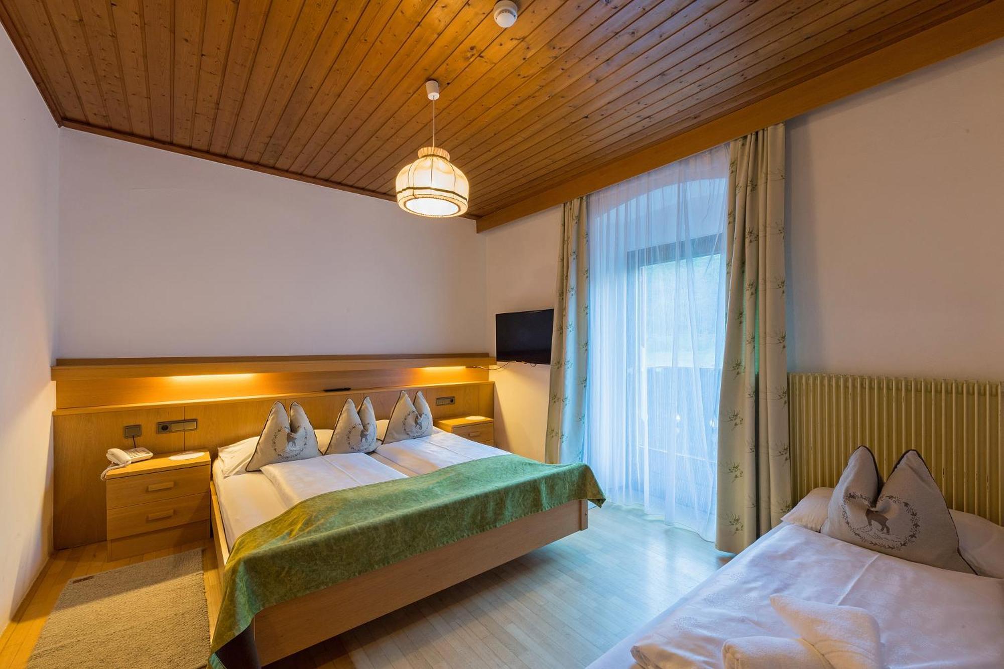 Alpin Natur Hotel Brueckele ไบรยัส ภายนอก รูปภาพ